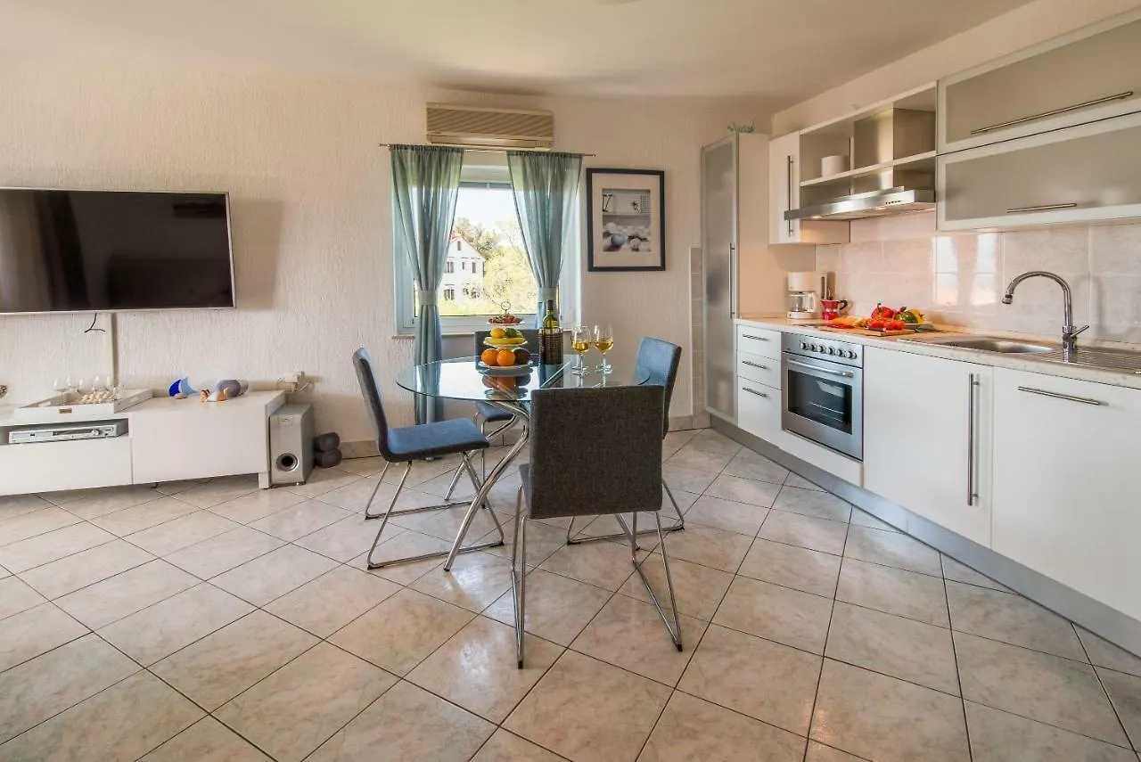 Apartment Luna Malinska