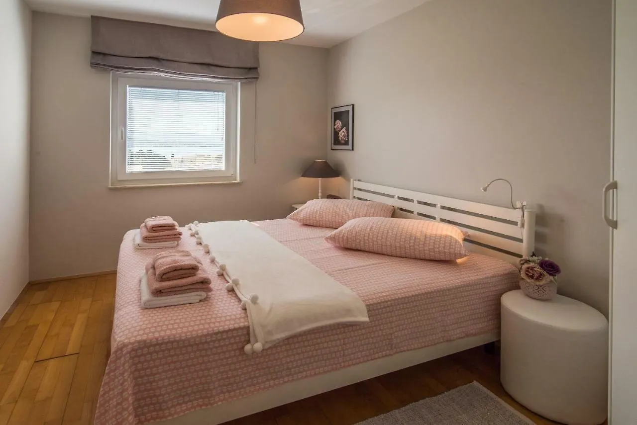 Apartment Luna Malinska