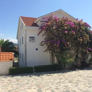 suz-ana.hotels-in-trogir.com/